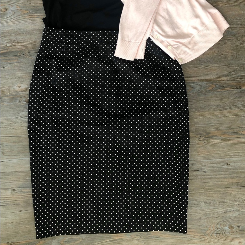 Sophisticated pencil skirt black & white polka dot
